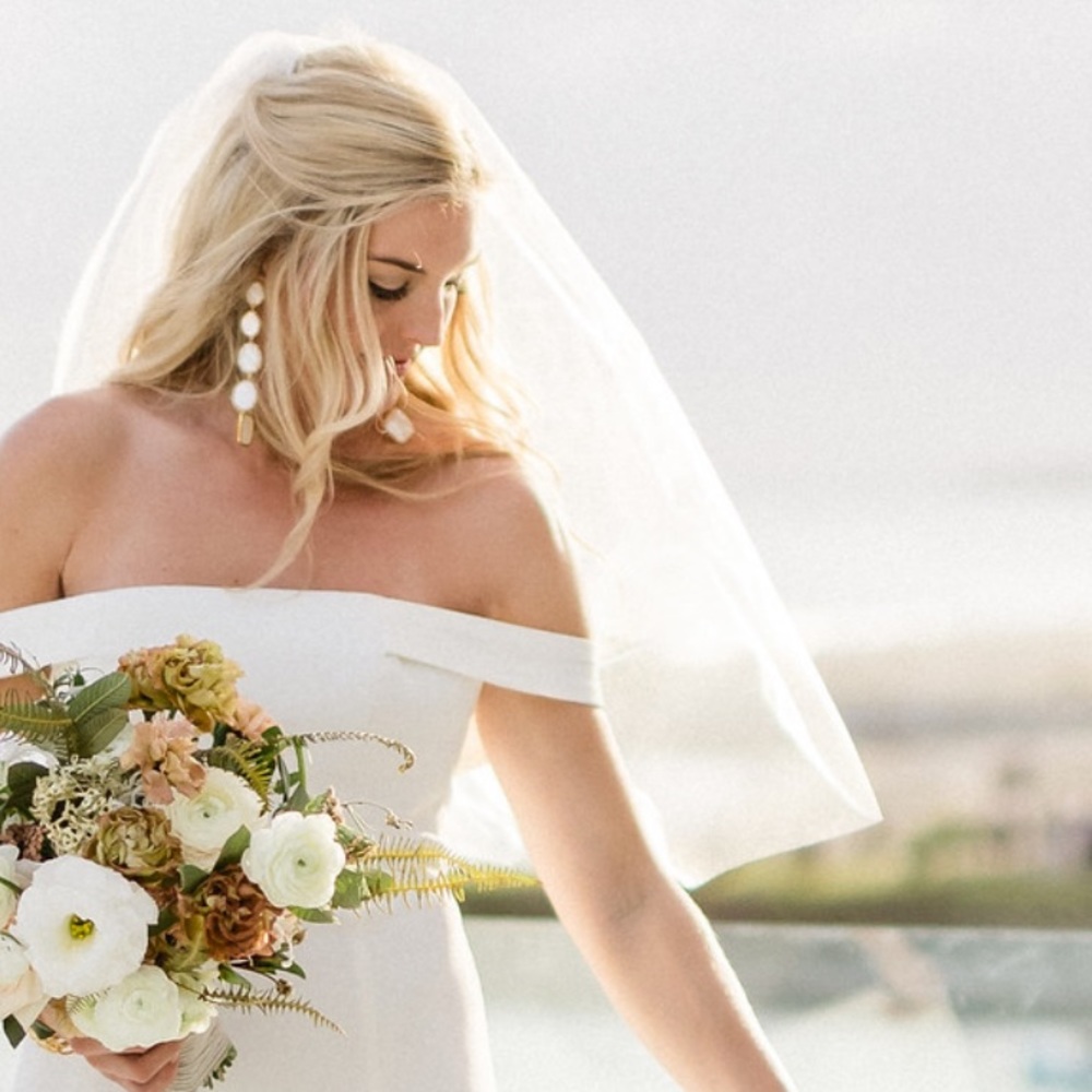 Finger tip wedding veil